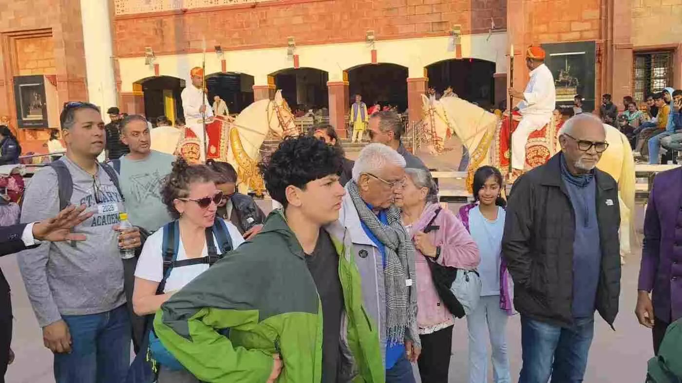 चित्तौड़गढ़ में शाही अंदाज में हुआ नववर्ष का आगाज़: पैलेस ऑन व्हील्स से पहुंचे 76 विदेशी मेहमान