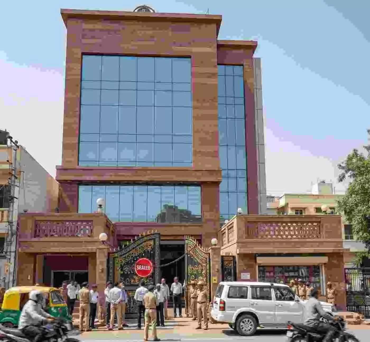 Ai generated image-जयपुर नगर निगम की बड़ी कार्रवाई: यूडी टैक्स बकाया होने पर 5 संपत्तियां कुर्क, दो मैरिज गार्डन भी हुए सीज