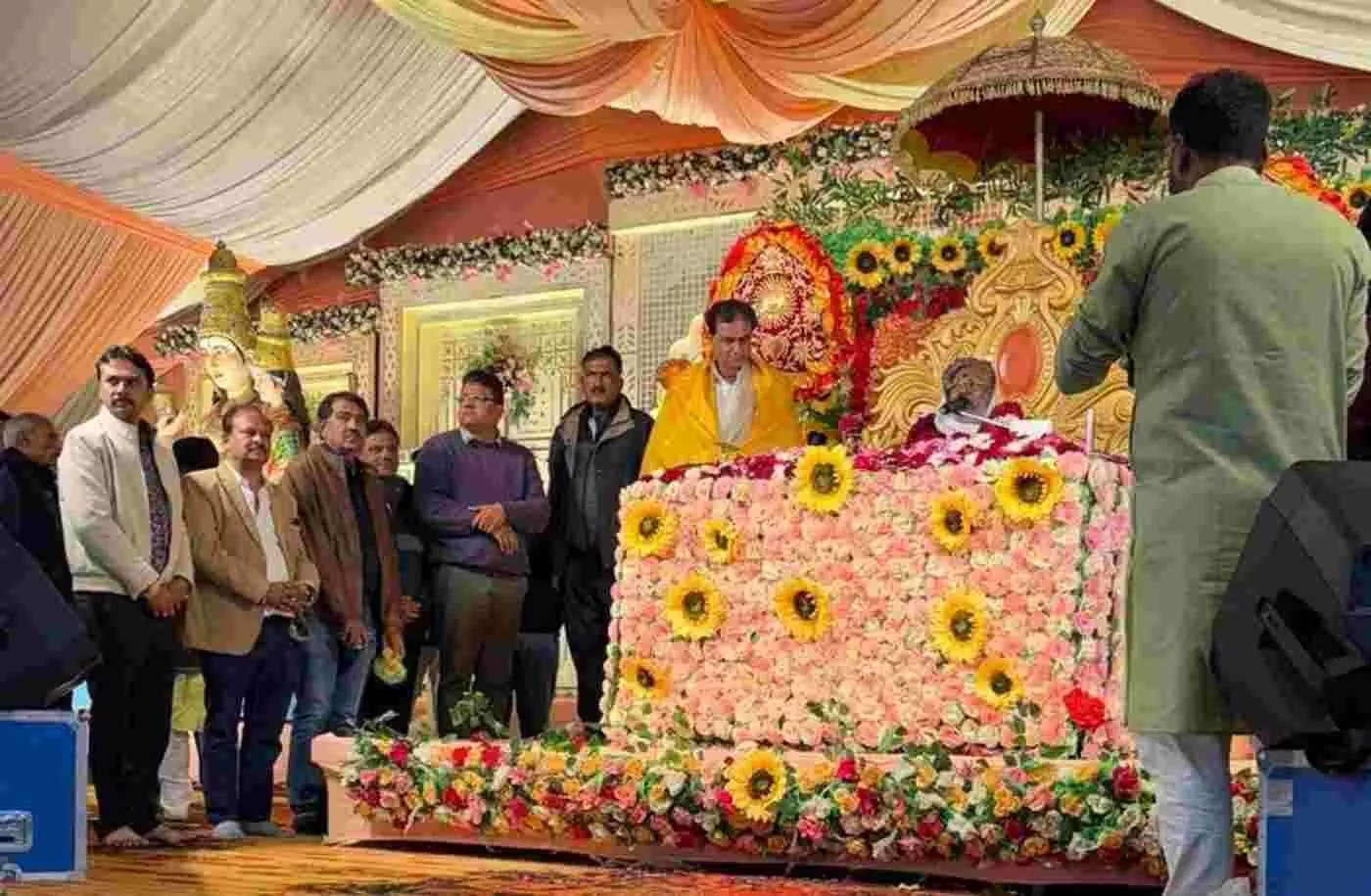 निंबाहेड़ा: विधायक श्रीचंद कृपलानी ने किया जगतगुरु का वंदन, शिवपुराण की गंगा में डुबकी लगाकर पाया आशीर्वाद निंबाहेड़ा: विधायक श्रीचंद कृपलानी ने किया जगतगुरु का वंदन, शिवपुराण की गंगा में डुबकी लगाकर पाया आशीर्वाद