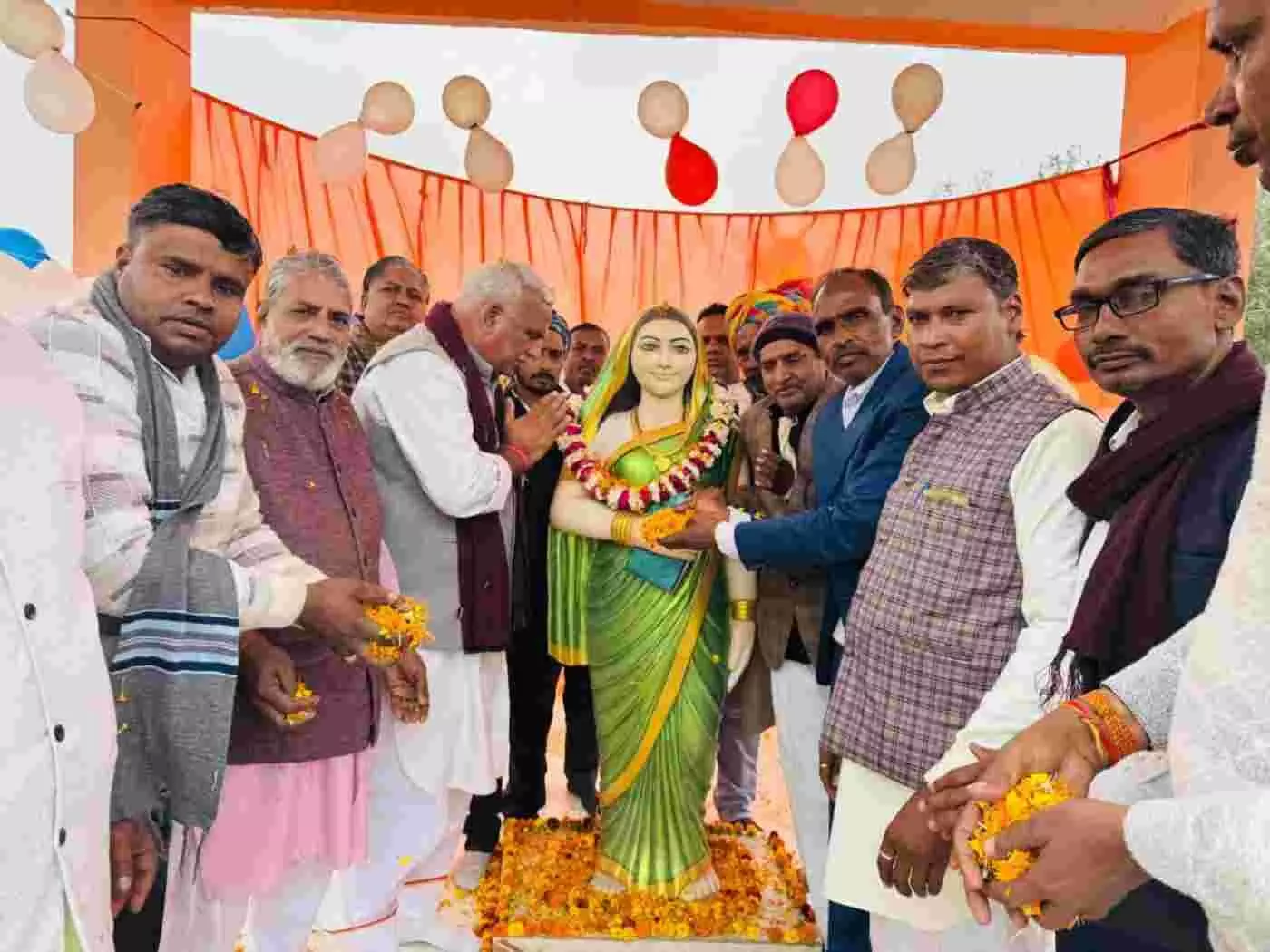 डीग में जन-सरोकारों की नई मिसाल: गृह राज्य मंत्री जवाहर सिंह बेढ़म ने जल-भराव क्षेत्रों में पैदल घूमकर परखी हकीकत, माँ सावित्रीबाई फुले को दी श्रद्धांजलि डीग में जन-सरोकारों की नई मिसाल: गृह राज्य मंत्री जवाहर सिंह बेढ़म ने जल-भराव क्षेत्रों में पैदल घूमकर परखी हकीकत, माँ सावित्रीबाई फुले को दी श्रद्धांजलि