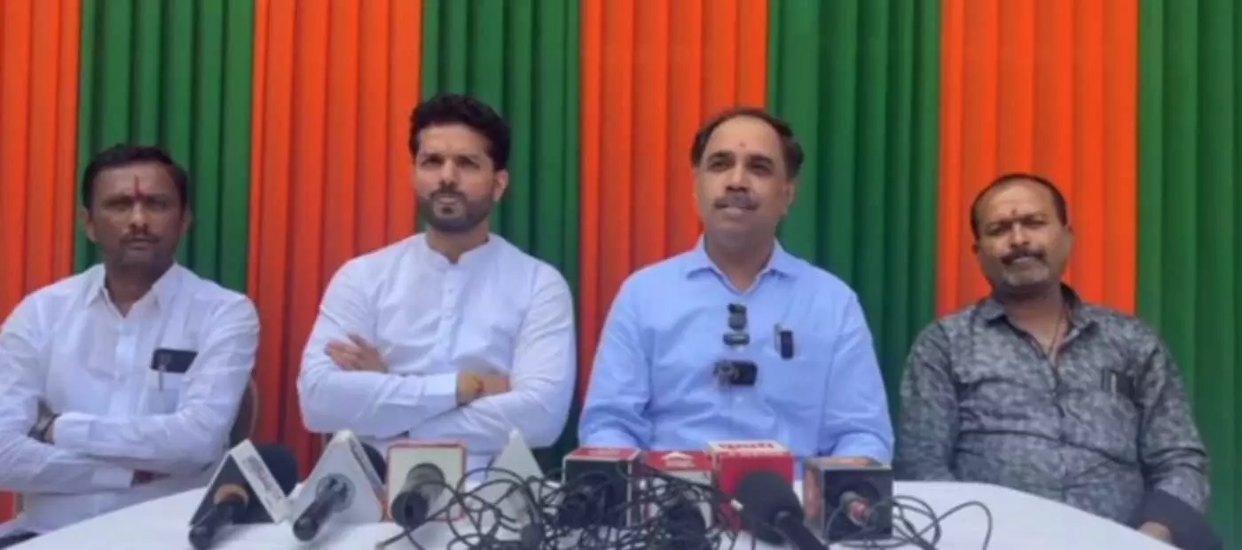 लातूर मनपा चुनाव: सियासी घमासान के बीच विधायक संभाजी पाटिल ने अमित देशमुख को दी खुले मंच पर बहस की चुनौती लातूर मनपा चुनाव: सियासी घमासान के बीच विधायक संभाजी पाटिल ने अमित देशमुख को दी खुले मंच पर बहस की चुनौती