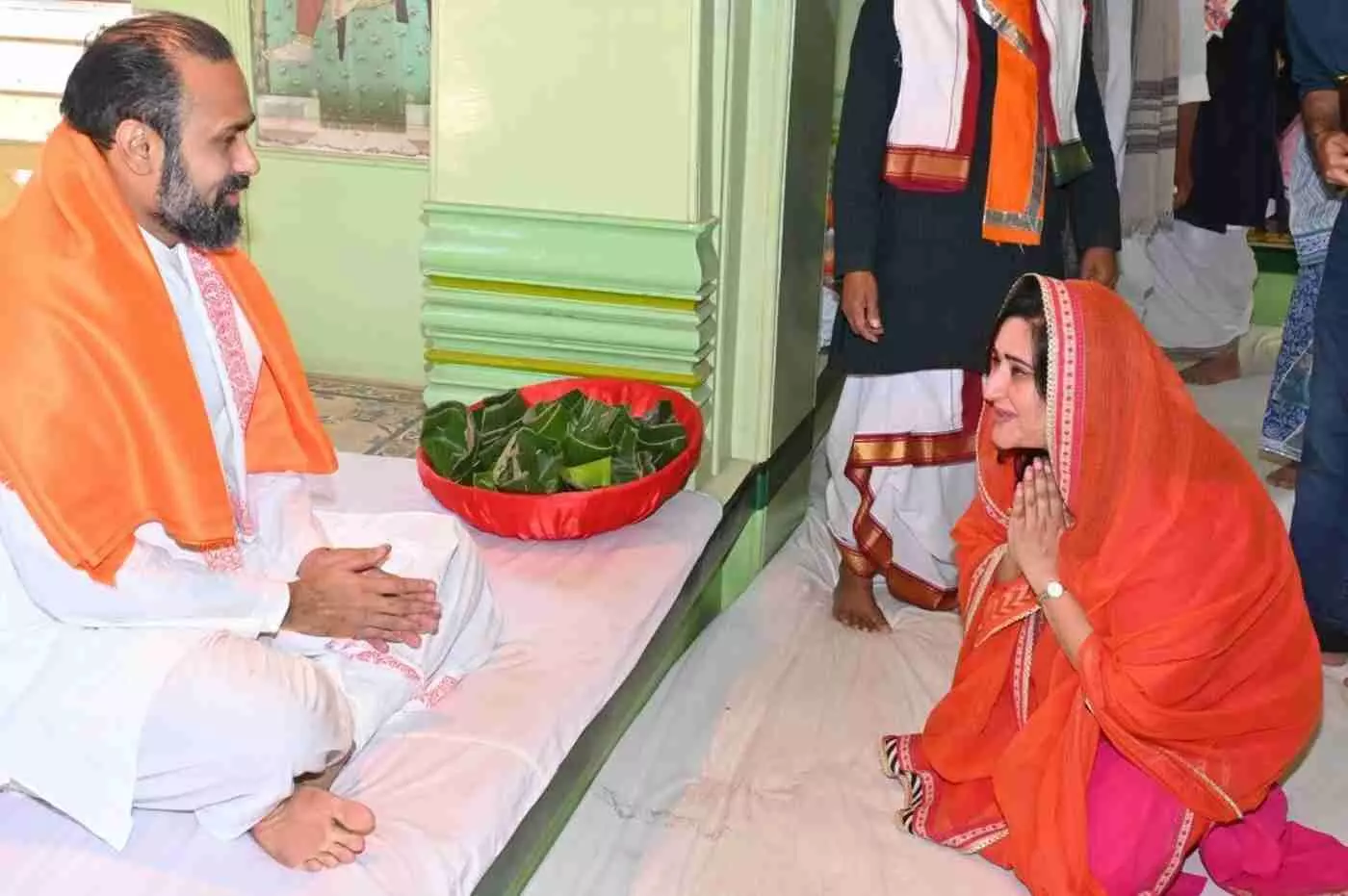 राजसमंद: श्रीनाथजी की शरण में सांसद बांसुरी स्वराज, विशाल बावा से लिया आशीर्वाद और निहारा छप्पन भोग का वैभव