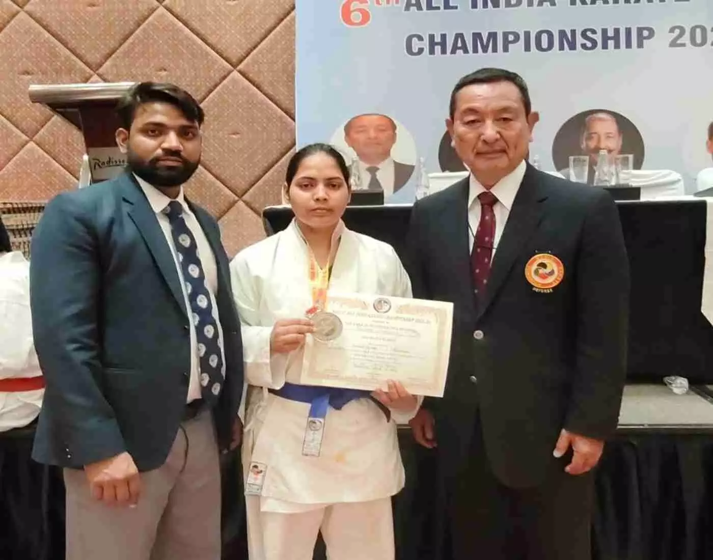 Suman Kumari, daughter of Moroli Kala, hoisted the flag in the All India Karate Championship, won the silver medal