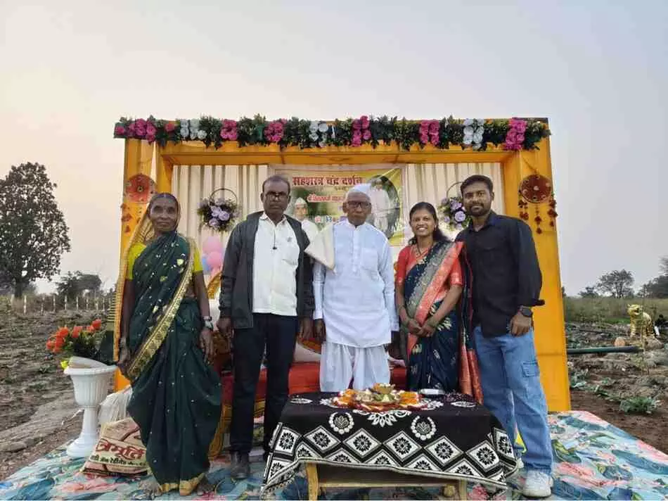 चंद्रपुर: पिता के जन्मदिन पर खेत में पर्यावरण संरक्षण की अनूठी मिसाल; शिक्षक ने पेश की संस्कारों और सामाजिक सरोकार की झलक
