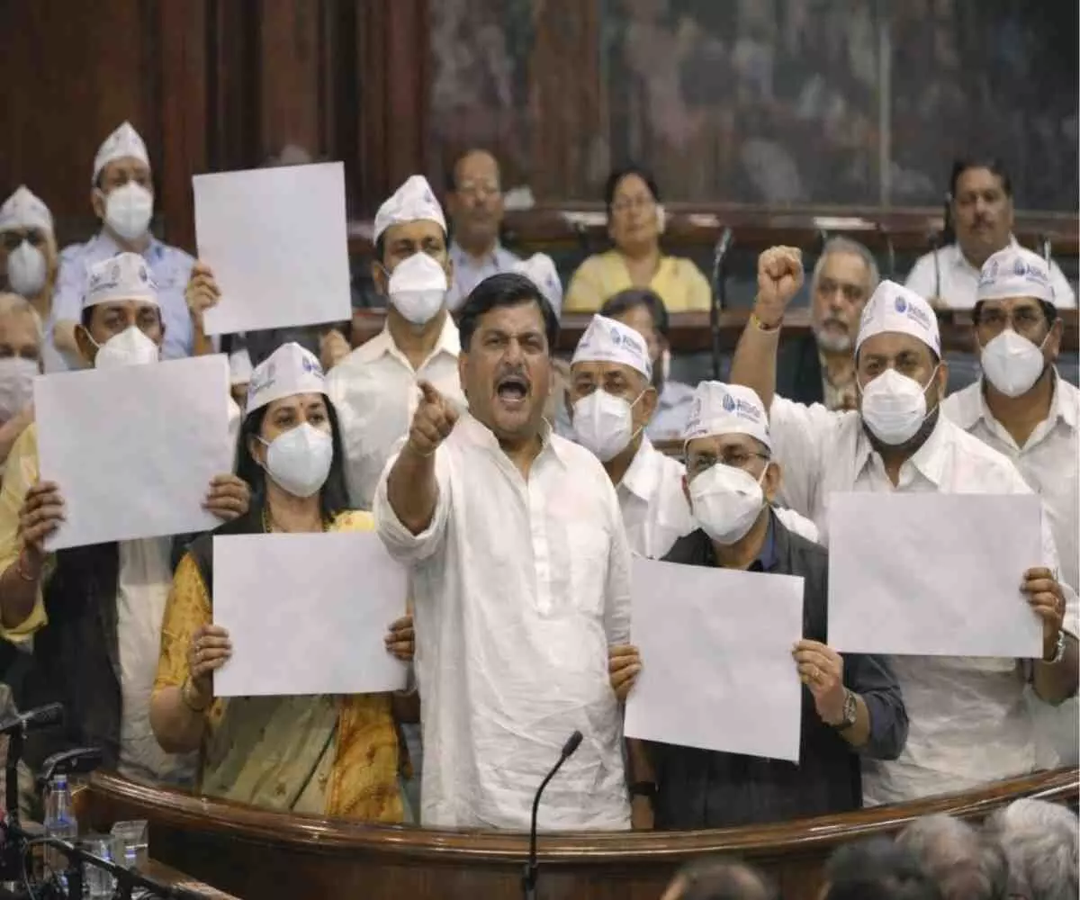 Aam Aadmi Party strongly protests, demands answers from the government Aam Aadmi Party strongly protests, demands answers from the government