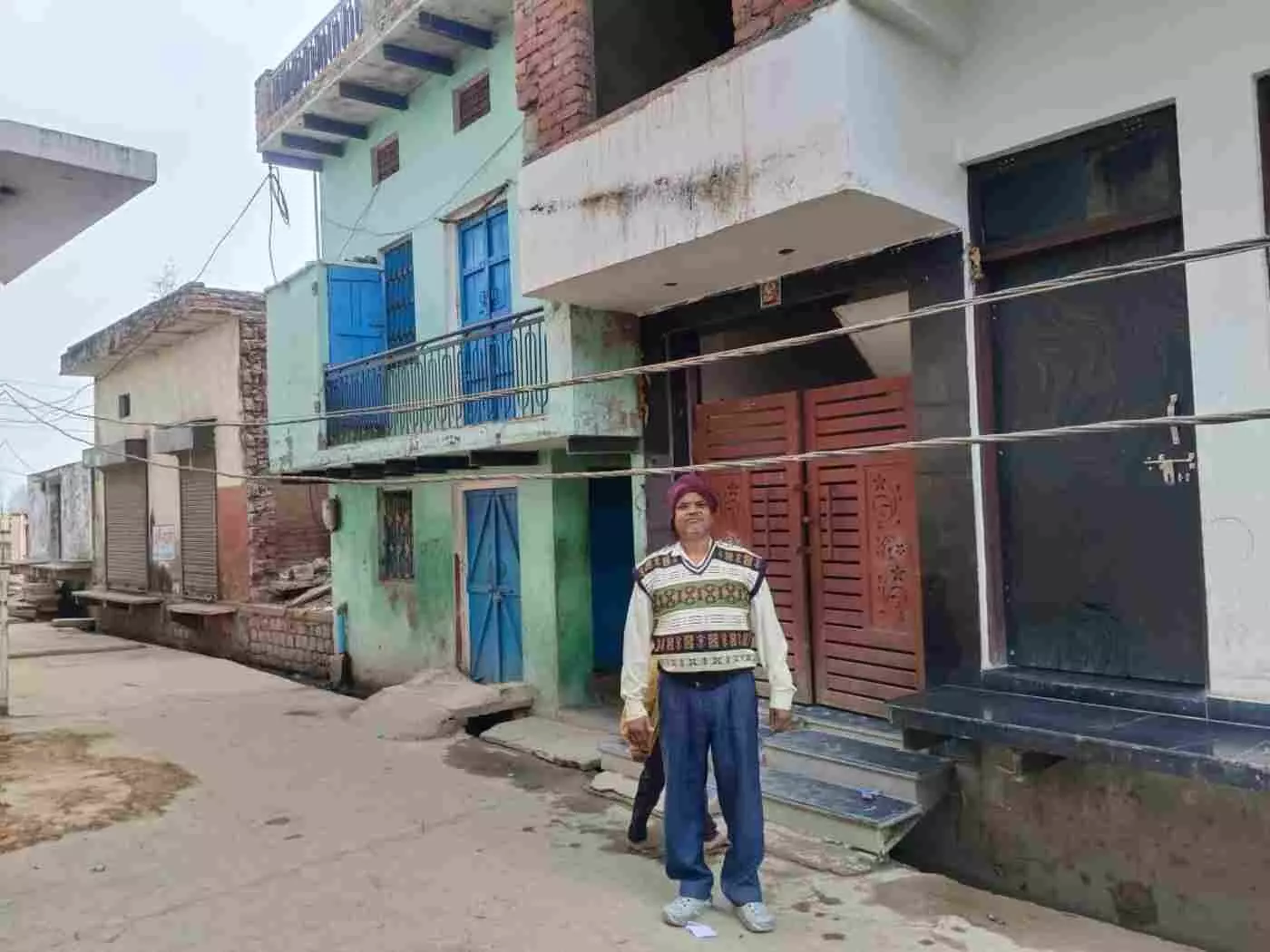 बयाना: बिजली विभाग की घोर लापरवाही से मंडराया मौत का साया, झूलते तारों के बीच दहशत में जीने को मजबूर बाशिंदे