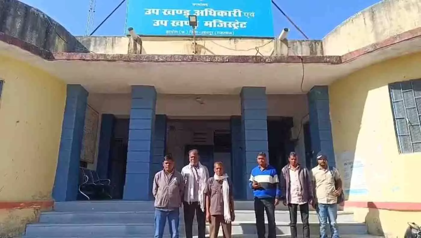 खाखड़: मतदाता सूची में गड़बड़ी पर भड़का ग्रामीणों का आक्रोश, एसडीएम को ज्ञापन सौंप सुधार की लगाई गुहार