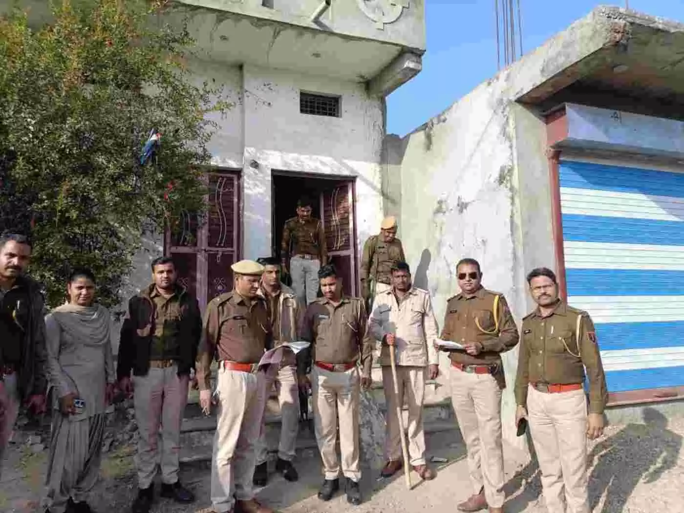 प्रतापगढ़: अरनोद में अपराधियों के खिलाफ पुलिस का बड़ा प्रहार, सात बाइक जब्त और वांटेड तस्करों की घेराबंदी प्रतापगढ़: अरनोद में अपराधियों के खिलाफ पुलिस का बड़ा प्रहार, सात बाइक जब्त और वांटेड तस्करों की घेराबंदी