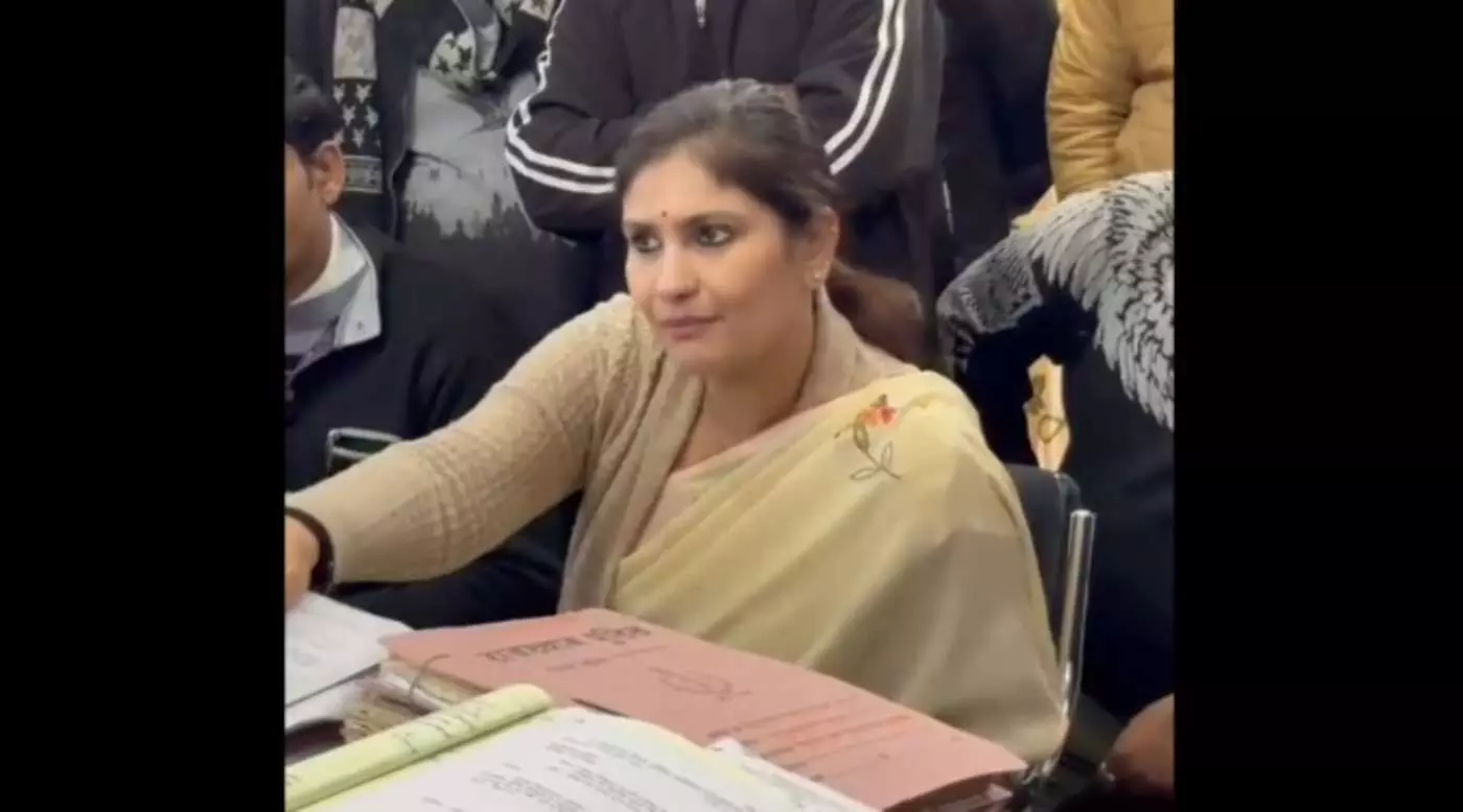 राजसमंद में लापता युवक को लेकर सियासी उबाल: विधायक दीप्ति माहेश्वरी ने पुलिस को दिया 24 घंटे का अल्टीमेटम, आंदोलन तेज राजसमंद में लापता युवक को लेकर सियासी उबाल: विधायक दीप्ति माहेश्वरी ने पुलिस को दिया 24 घंटे का अल्टीमेटम, आंदोलन तेज