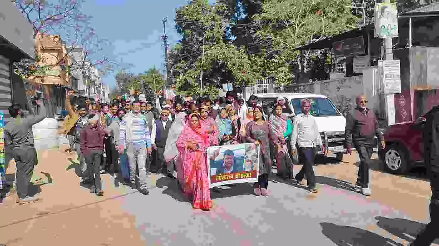 छोटीसादड़ी: जन आक्रोश के आगे झुका प्रशासन, पुलिस कार्रवाई के विरोध में शहर रहा पूर्णतः बंद छोटीसादड़ी: जन आक्रोश के आगे झुका प्रशासन, पुलिस कार्रवाई के विरोध में शहर रहा पूर्णतः बंद