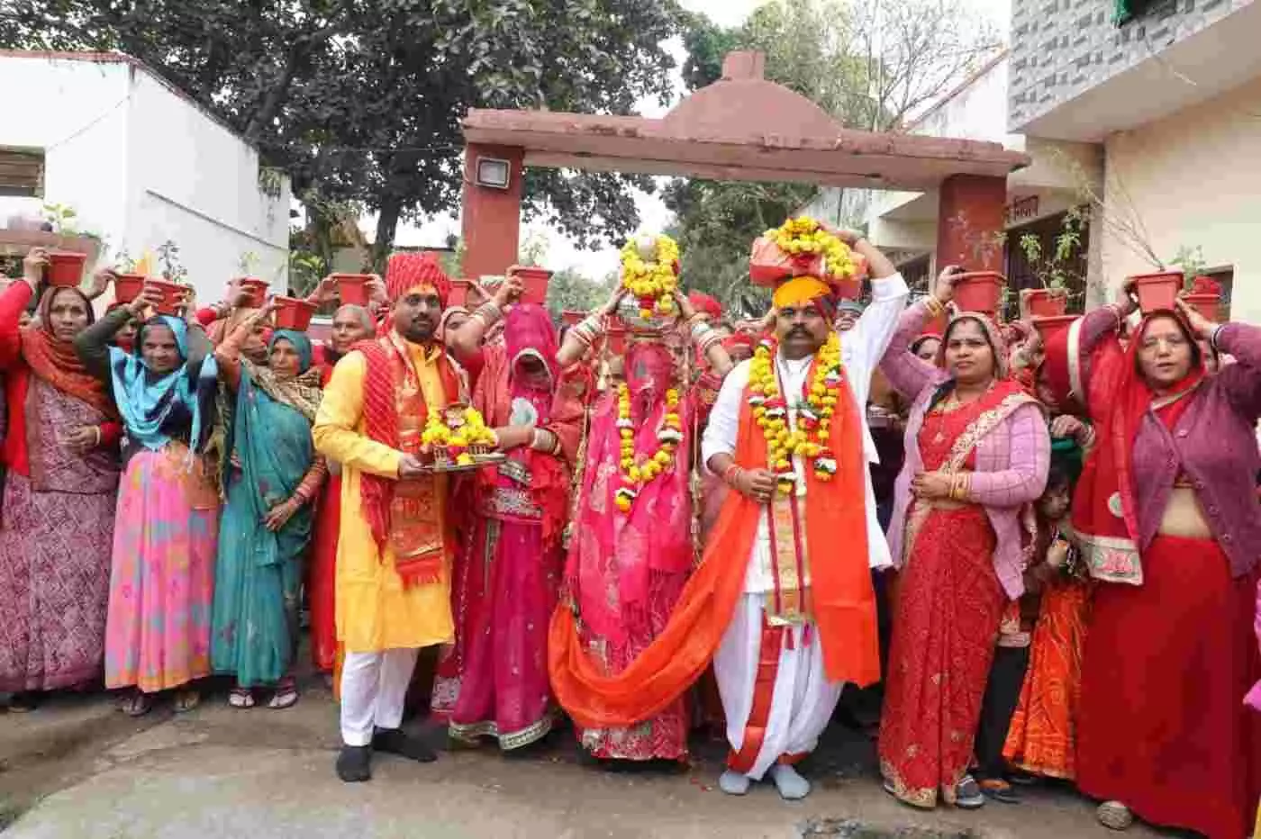 कोटा: सिर पर तुलसी धारण कर निकली भव्य शोभायात्रा, श्रीमद्भागवत कथा के महात्म्य से भक्तिमय हुई छावनी कोटा: सिर पर तुलसी धारण कर निकली भव्य शोभायात्रा, श्रीमद्भागवत कथा के महात्म्य से भक्तिमय हुई छावनी