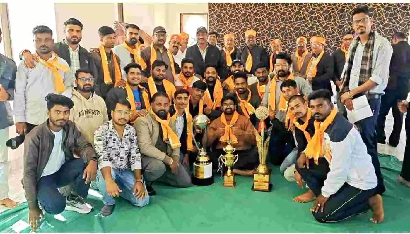 झाड़ोल के खिलाड़ियों ने सलूंबर में गाड़ा जीत का झंडा, सोहन बाग में हुआ भव्य अभिनंदन झाड़ोल के खिलाड़ियों ने सलूंबर में गाड़ा जीत का झंडा, सोहन बाग में हुआ भव्य अभिनंदन