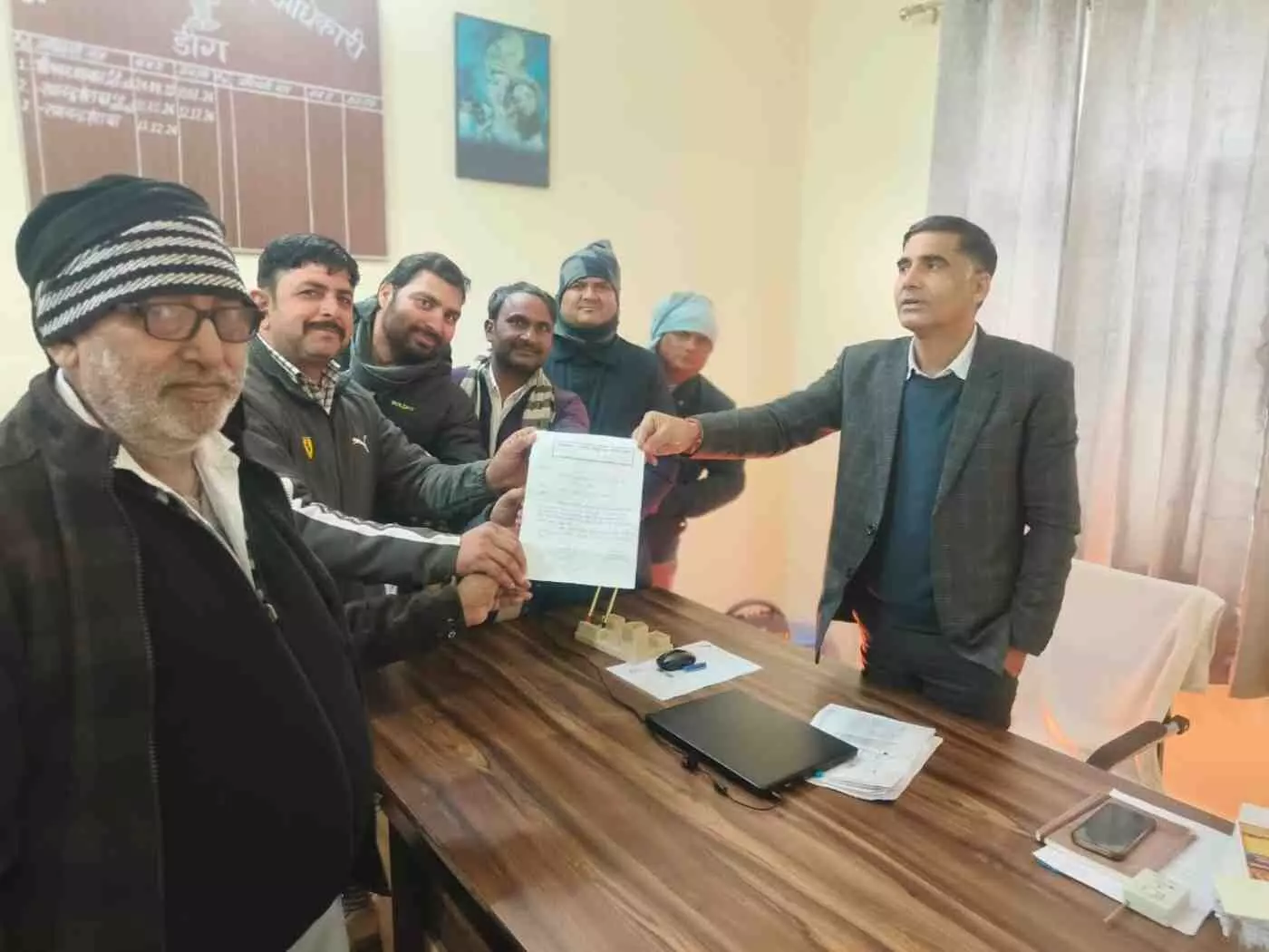 डीग: राशन डीलरों का फूटा गुस्सा, भुगतान न होने पर गेहूं की आपूर्ति ठप करने की दी चेतावनी