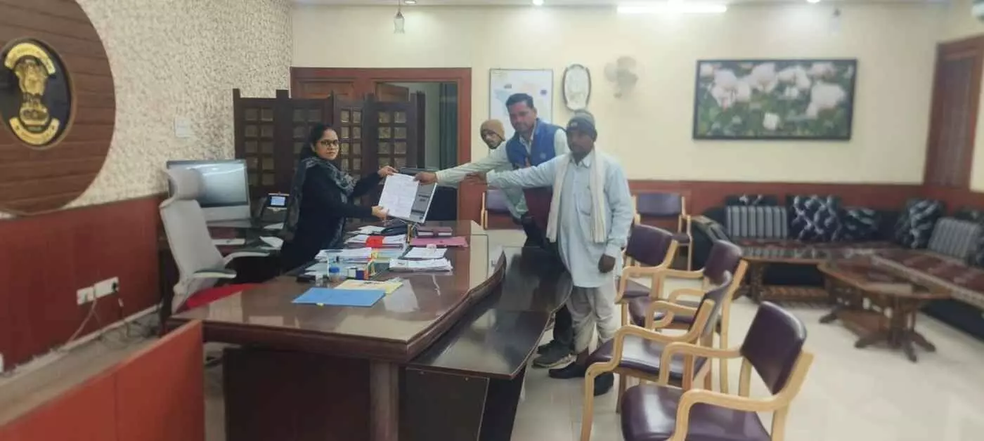 प्रतापगढ़: लालगढ़ में जर्जर आंगनबाड़ी भवनों से नौनिहालों का भविष्य संकट में, नए निर्माण के लिए कलेक्टर को सौंपा ज्ञापन प्रतापगढ़: लालगढ़ में जर्जर आंगनबाड़ी भवनों से नौनिहालों का भविष्य संकट में, नए निर्माण के लिए कलेक्टर को सौंपा ज्ञापन