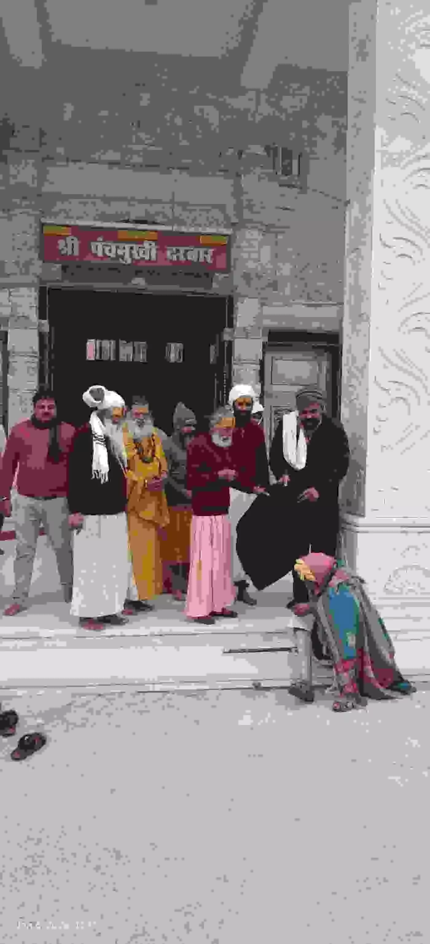 भीलवाड़ा: श्री पंचमुखी दरबार में सेवा ही साधना, कड़ाके की ठंड में जरूरतमंदों को मिला गर्म वस्त्रों का संबल भीलवाड़ा: श्री पंचमुखी दरबार में सेवा ही साधना, कड़ाके की ठंड में जरूरतमंदों को मिला गर्म वस्त्रों का संबल