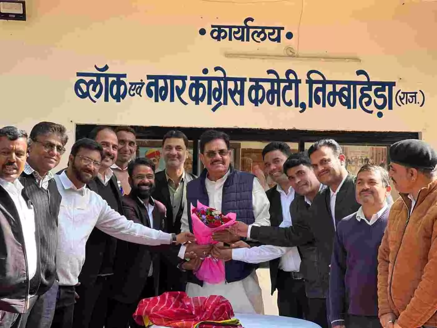 निंबाहेड़ा: कांग्रेस विधि प्रकोष्ठ के नवनियुक्त जिलाध्यक्ष लक्ष्मणसिंह सोलंकी ने पूर्व मंत्री उदयलाल आंजना से लिया आशीर्वाद