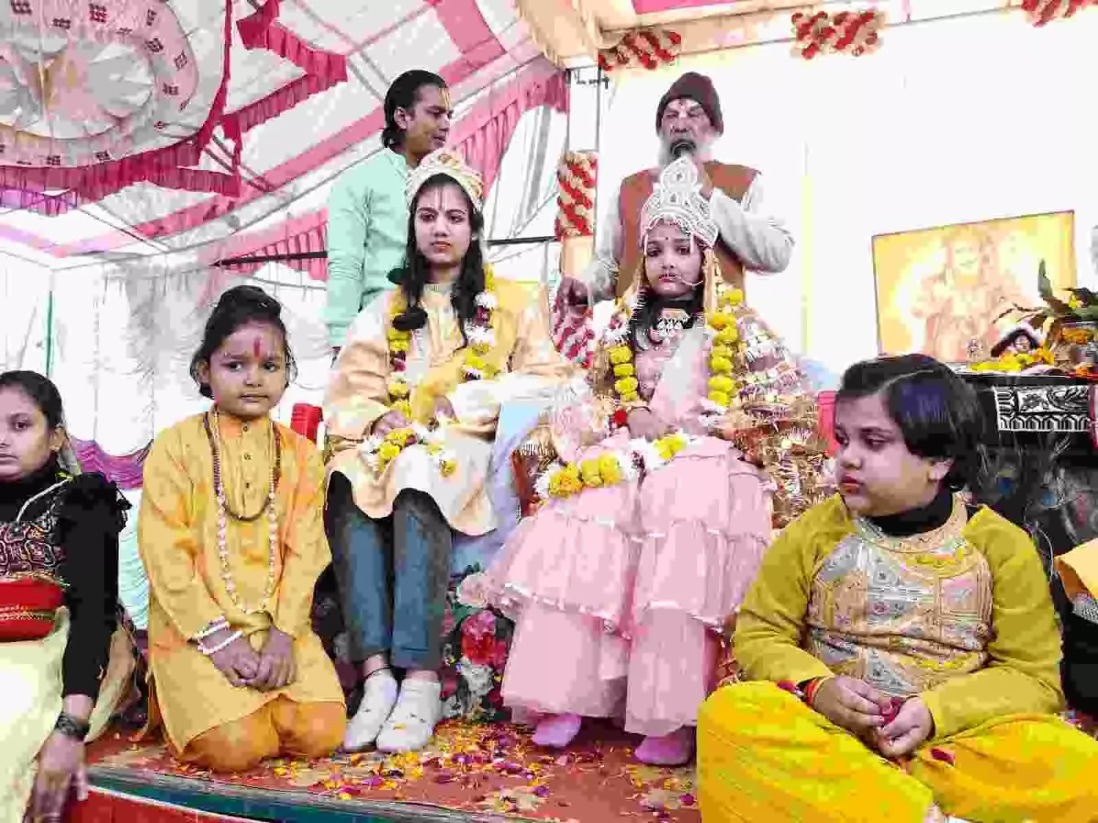 हिंडौन सिटी में गूंजा जय श्री राम: सीता स्वयंवर और राम विवाह के प्रसंग ने भक्तों को किया भावविभोर हिंडौन सिटी में गूंजा जय श्री राम: सीता स्वयंवर और राम विवाह के प्रसंग ने भक्तों को किया भावविभोर