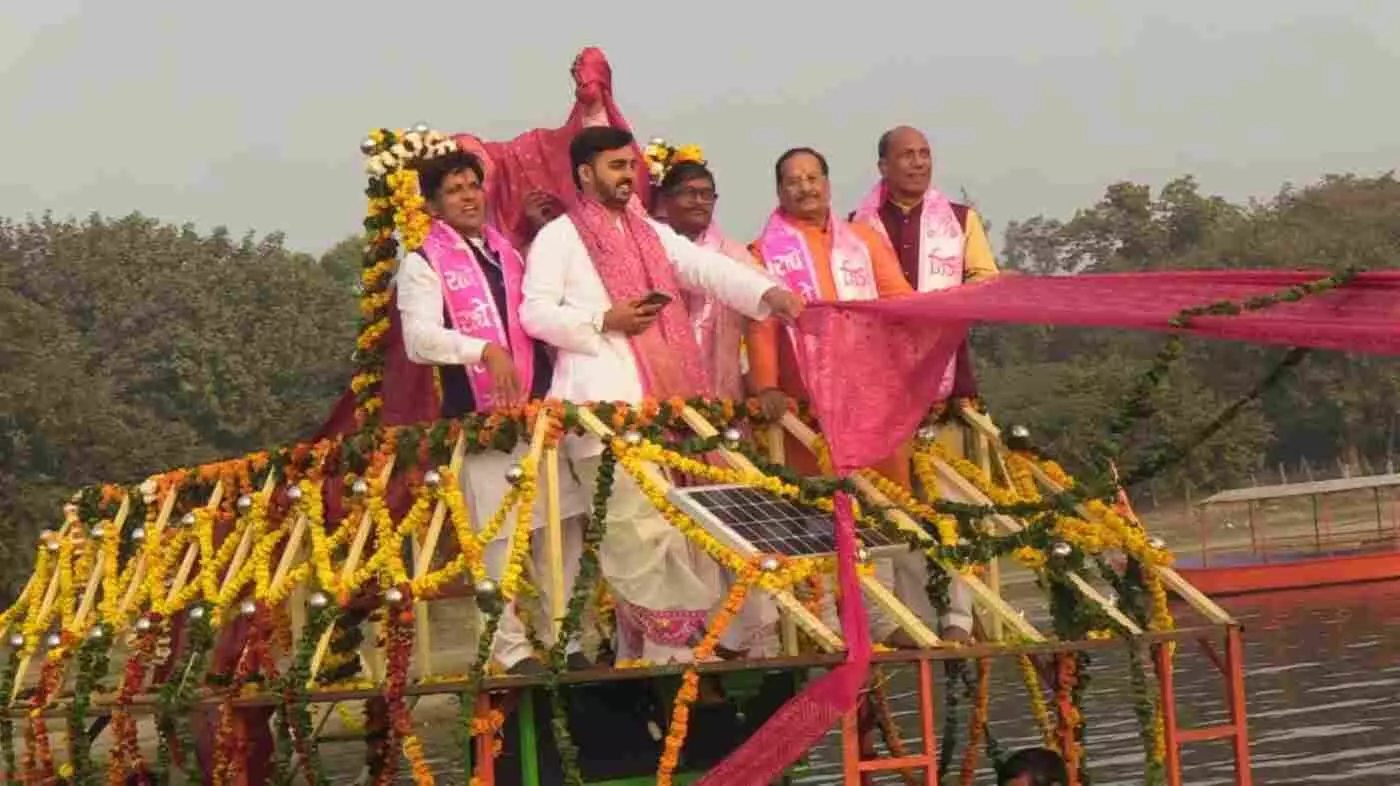 कोटा: गिरिराज जी की शरण में उमड़ा माहेश्वरी समाज, यमुना मैया को ओढ़ाई 75 चुनरी और ठाकुर जी को लगाया छप्पन भोग