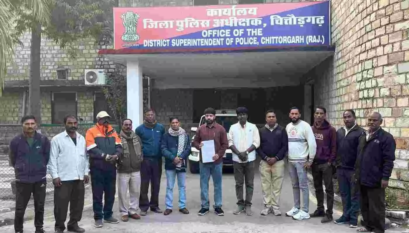चित्तौड़गढ़: प्रवीण वाल्मीकि की मौत पर गहराया रहस्य, परिजनों ने जताई लूट के बाद हत्या की आशंका, उच्चस्तरीय जांच की मांग चित्तौड़गढ़: प्रवीण वाल्मीकि की मौत पर गहराया रहस्य, परिजनों ने जताई लूट के बाद हत्या की आशंका, उच्चस्तरीय जांच की मांग