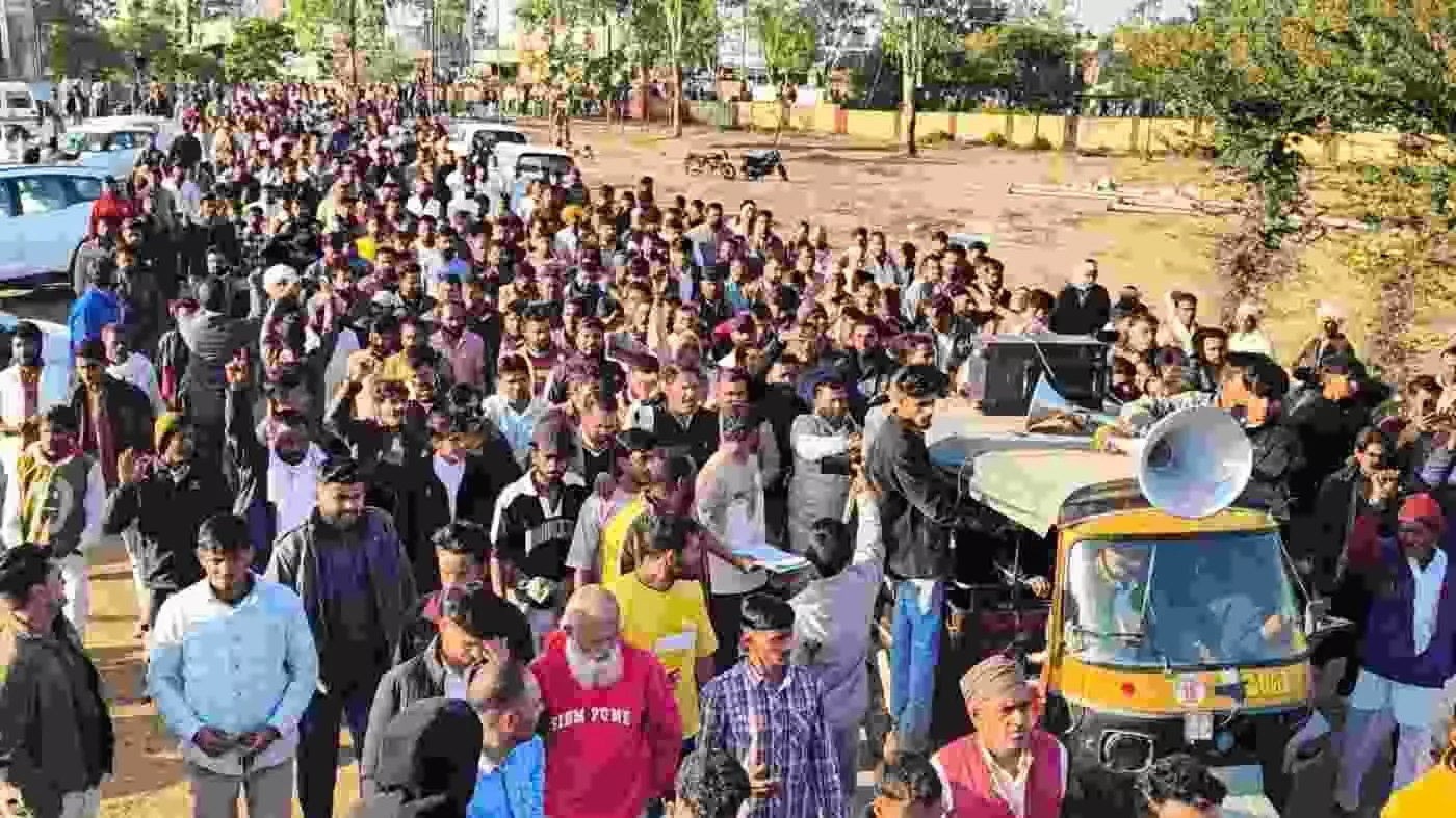 प्रतापगढ़: पुलिसिया कार्रवाई पर भड़का जनाक्रोश, पूर्व विधायक रामलाल मीणा के नेतृत्व में कलेक्ट्रेट का घेराव प्रतापगढ़: पुलिसिया कार्रवाई पर भड़का जनाक्रोश, पूर्व विधायक रामलाल मीणा के नेतृत्व में कलेक्ट्रेट का घेराव