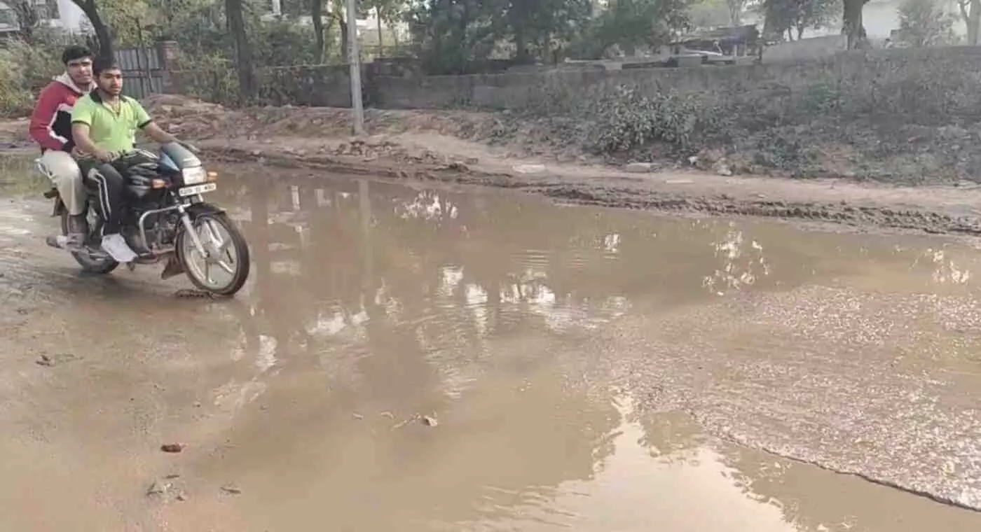 अंधेर नगरी, चौपट राजा: बयाना नगरपालिका के नाक के नीचे जलभराव से नारकीय हुआ जीवन अंधेर नगरी, चौपट राजा: बयाना नगरपालिका के नाक के नीचे जलभराव से नारकीय हुआ जीवन
