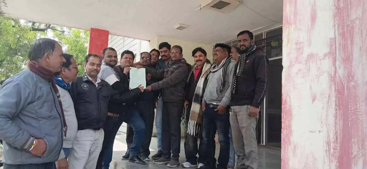 अरनोद: नगरपालिका का दर्जा मिलते ही बदहाल हुई सफाई व्यवस्था, गंदगी के अंबार से भड़के ग्रामीणों ने कलेक्टर के नाम सौंपा ज्ञापन
