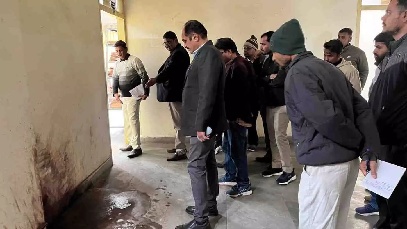 झालावाड़: मिनी सचिवालय में जिला कलक्टर का औचक धावा, अव्यवस्थाओं पर बरसे अजय सिंह राठौड़