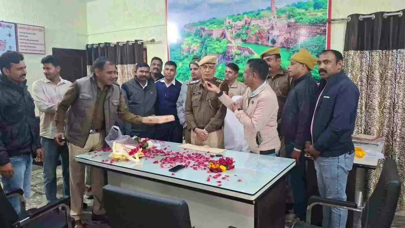 चित्तौड़गढ़ में बड़ा पुलिस फेरबदल: एसपी मनीष त्रिपाठी ने जारी की तबादला सूची, थानों को मिले नए सारथी चित्तौड़गढ़ में बड़ा पुलिस फेरबदल: एसपी मनीष त्रिपाठी ने जारी की तबादला सूची, थानों को मिले नए सारथी
