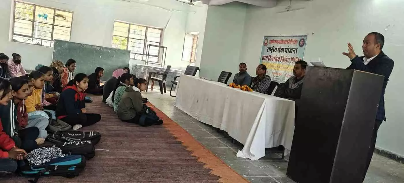 करौली: नशा मुक्ति और महिला सशक्तिकरण की गूँज, सहायक निदेशक ने छात्राओं को दिखाया उज्ज्वल भविष्य का मार्ग करौली: नशा मुक्ति और महिला सशक्तिकरण की गूँज, सहायक निदेशक ने छात्राओं को दिखाया उज्ज्वल भविष्य का मार्ग