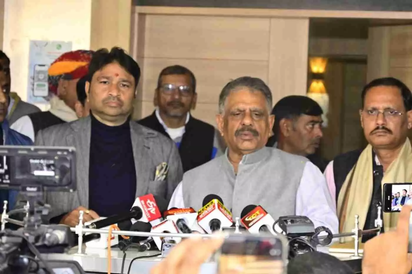 जयपुर में जनसुनवाई: भजनलाल सरकार का संकल्प, कार्यकर्ताओं की समस्याओं का मौके पर समाधान जयपुर में जनसुनवाई: भजनलाल सरकार का संकल्प, कार्यकर्ताओं की समस्याओं का मौके पर समाधान