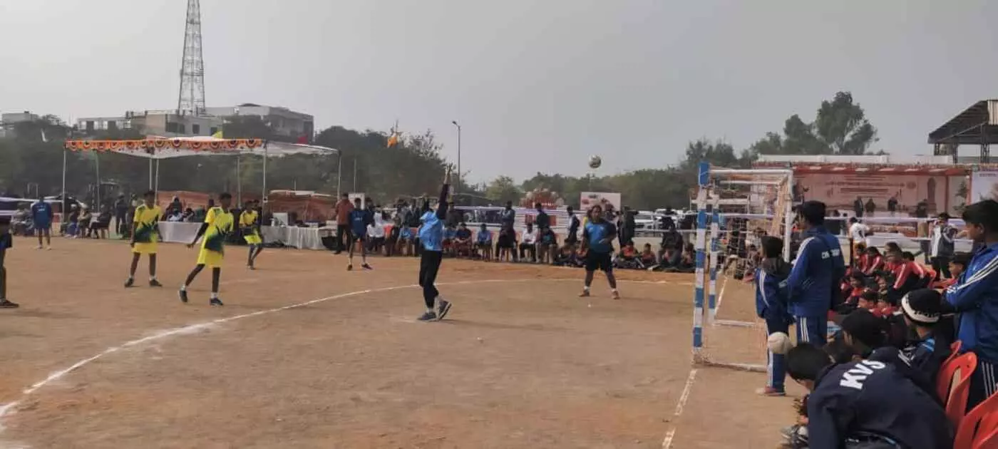 चित्तौड़गढ़ की धरा पर हैंडबॉल का महाकुंभ: राष्ट्रीय विद्यालयी स्पर्धा में खिलाड़ियों ने दिखाया दमखम चित्तौड़गढ़ की धरा पर हैंडबॉल का महाकुंभ: राष्ट्रीय विद्यालयी स्पर्धा में खिलाड़ियों ने दिखाया दमखम