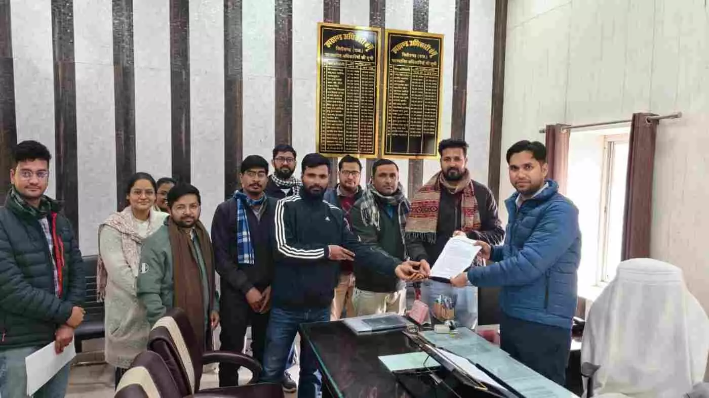 बेगूं: तकनीकी खामियों की भेंट चढ़ी डीसीएस गिरदावरी, पटवारियों ने एसडीएम को ज्ञापन सौंपकर खोला मोर्चा बेगूं: तकनीकी खामियों की भेंट चढ़ी डीसीएस गिरदावरी, पटवारियों ने एसडीएम को ज्ञापन सौंपकर खोला मोर्चा
