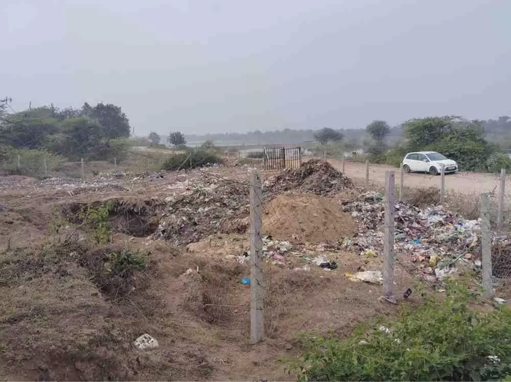 चित्तौड़गढ़: बनास नदी के अस्तित्व पर संकट, प्रशासन की शह पर जनप्रतिनिधि ने नदी को बनाया डंपिंग यार्ड