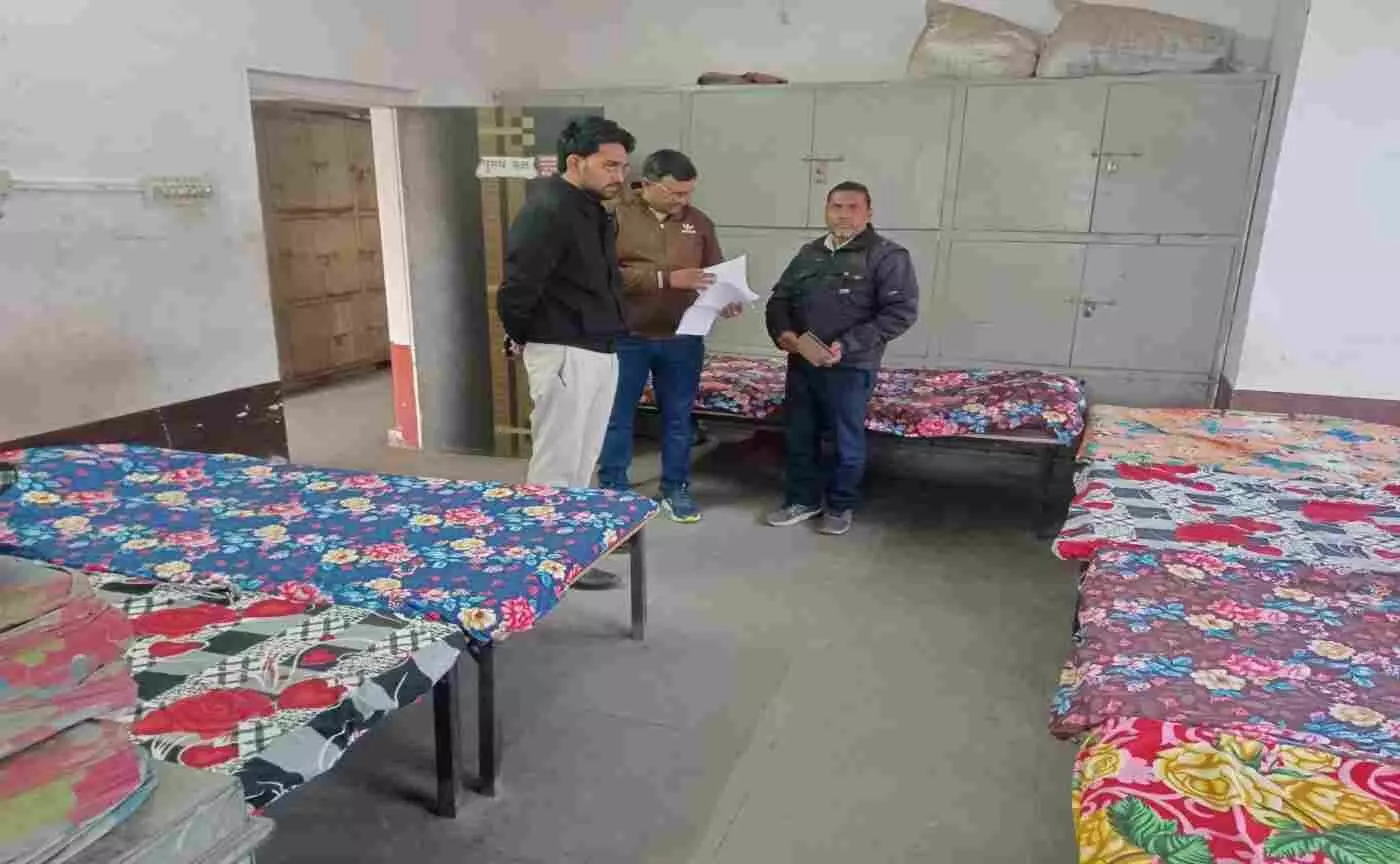 गंगापुर सिटी: कड़कड़ाती ठंड के बीच रैन बसेरों का औचक निरीक्षण, आयुक्त ने अलाव और स्वच्छता के दिए सख्त निर्देश गंगापुर सिटी: कड़कड़ाती ठंड के बीच रैन बसेरों का औचक निरीक्षण, आयुक्त ने अलाव और स्वच्छता के दिए सख्त निर्देश