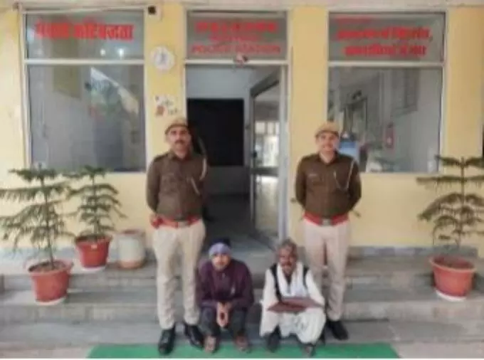 सवाई माधोपुर: अवैध शराब के खिलाफ कोतवाली पुलिस का बड़ा प्रहार, दो अलग-अलग ठिकानों से दो तस्कर गिरफ्तार सवाई माधोपुर: अवैध शराब के खिलाफ कोतवाली पुलिस का बड़ा प्रहार, दो अलग-अलग ठिकानों से दो तस्कर गिरफ्तार