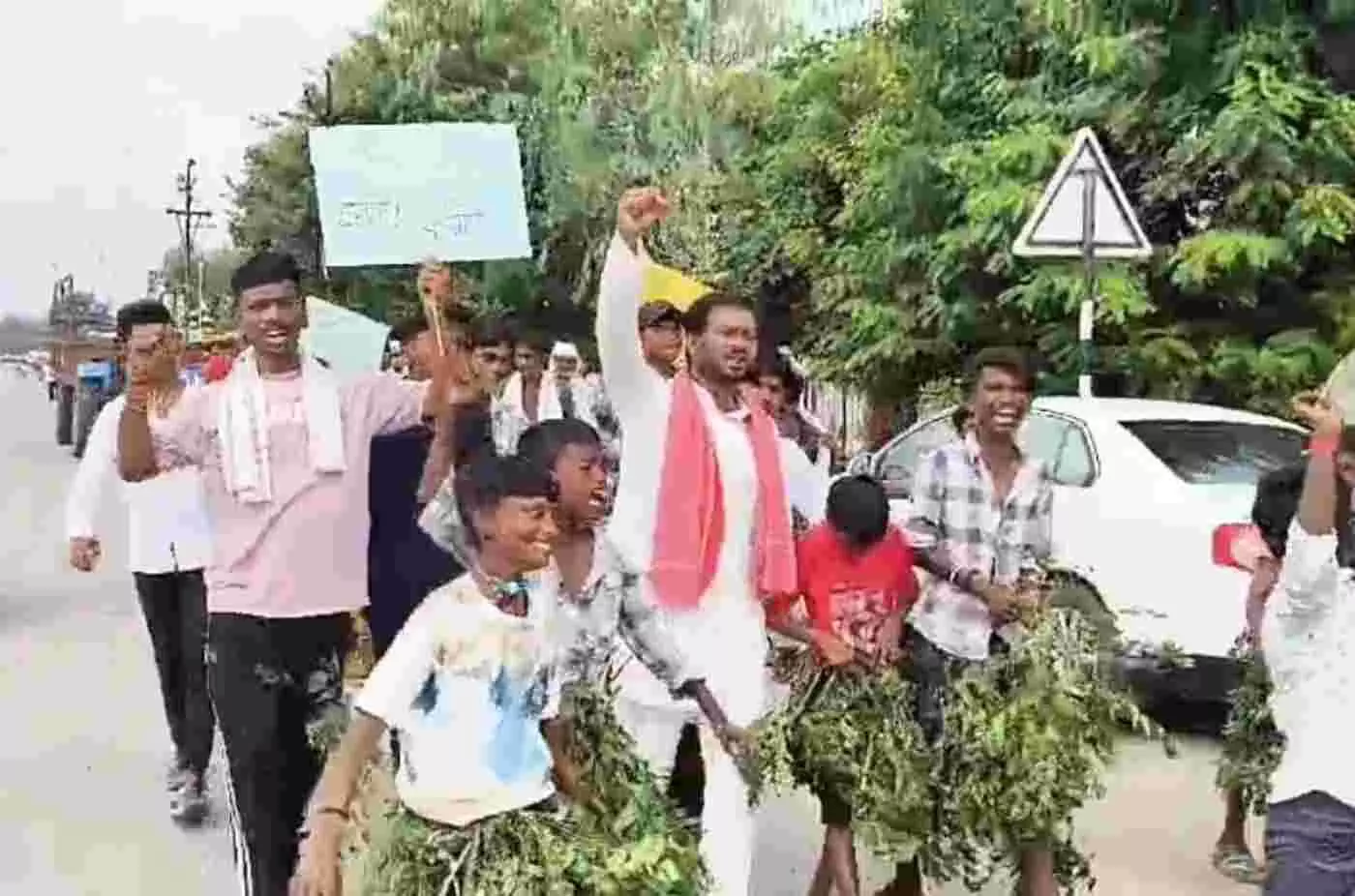 अमरावती: सरकारी स्कूलों की सूरत बदलने के लिए युवा नेतृत्व ने कसी कमर, रिनीत भुक्ते ने लिया मराठी स्कूलों के संरक्षण का संकल्प अमरावती: सरकारी स्कूलों की सूरत बदलने के लिए युवा नेतृत्व ने कसी कमर, रिनीत भुक्ते ने लिया मराठी स्कूलों के संरक्षण का संकल्प