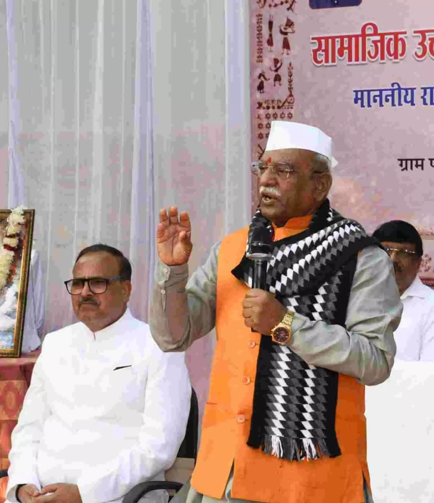 बांसवाड़ा: राज्यपाल हरिभाऊ बागडे ने कटियोर में ग्रामीणों को दिया प्रगति का मंत्र, बोले- शिक्षित परिवार ही विकसित भारत की नींव बांसवाड़ा: राज्यपाल हरिभाऊ बागडे ने कटियोर में ग्रामीणों को दिया प्रगति का मंत्र, बोले- शिक्षित परिवार ही विकसित भारत की नींव