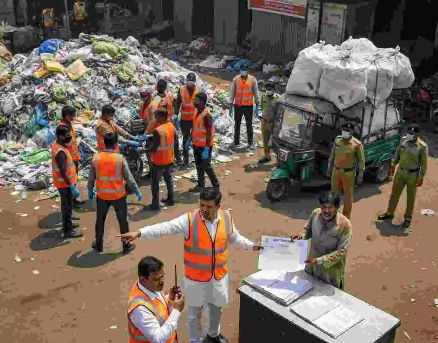 Ai generated image.जयपुर नगर निगम की बड़ी कार्रवाई: गंदगी और प्रतिबंधित प्लास्टिक पर चला प्रशासन का डंडा, भारी जुर्माना वसूल Ai generated image.जयपुर नगर निगम की बड़ी कार्रवाई: गंदगी और प्रतिबंधित प्लास्टिक पर चला प्रशासन का डंडा, भारी जुर्माना वसूल