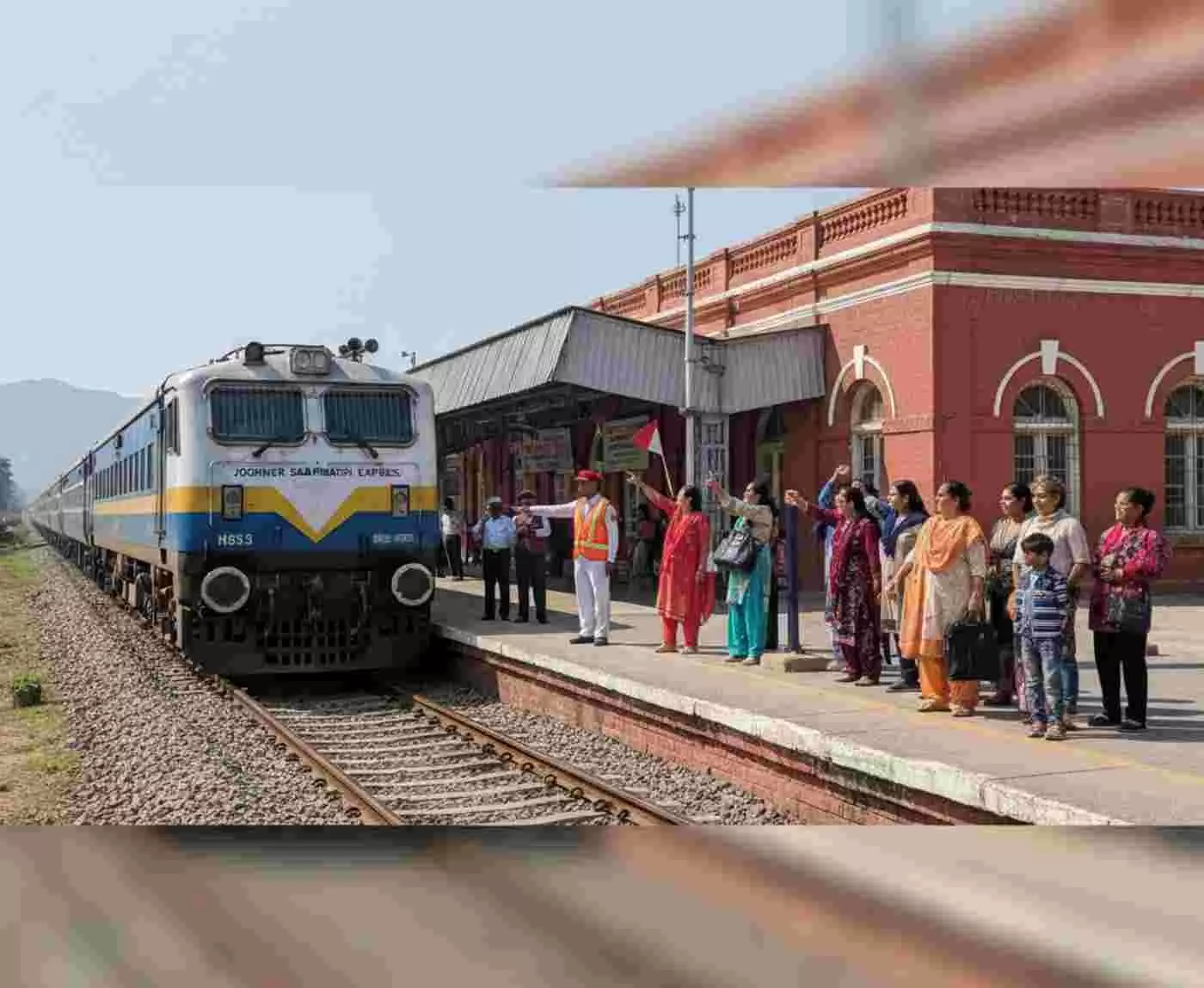 Ai generated image.पाली: यात्रियों की बढ़ी सुविधा, रानी और जवाईबांध स्टेशनों पर अब रुकेंगी प्रमुख एक्सप्रेस ट्रेनें Ai generated image.पाली: यात्रियों की बढ़ी सुविधा, रानी और जवाईबांध स्टेशनों पर अब रुकेंगी प्रमुख एक्सप्रेस ट्रेनें