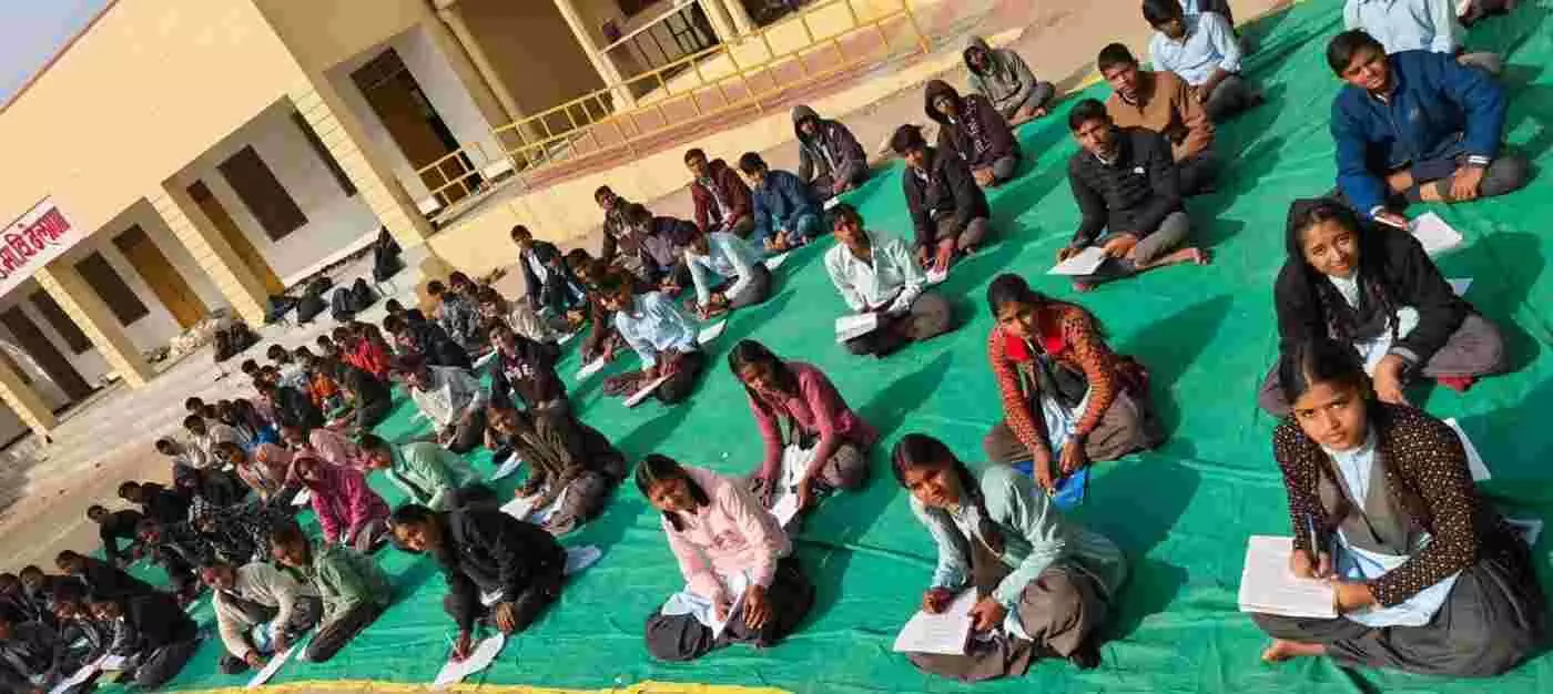 आमेट: ढेलाणा विद्यालय में सड़क सुरक्षा माह के तहत गूँजा जीवन अनमोल है का संदेश, निबंध प्रतियोगिता में विद्यार्थियों ने दिखाई जागरूकता आमेट: ढेलाणा विद्यालय में सड़क सुरक्षा माह के तहत गूँजा जीवन अनमोल है का संदेश, निबंध प्रतियोगिता में विद्यार्थियों ने दिखाई जागरूकता