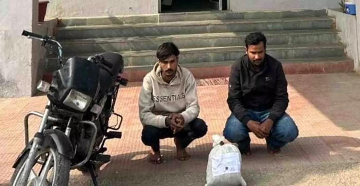 चित्तौड़गढ़: मंगलवाड़ पुलिस की बड़ी नाकाबंदी, बिना नम्बरी बाइक पर गांजा ले जाते दो तस्कर दबोचे