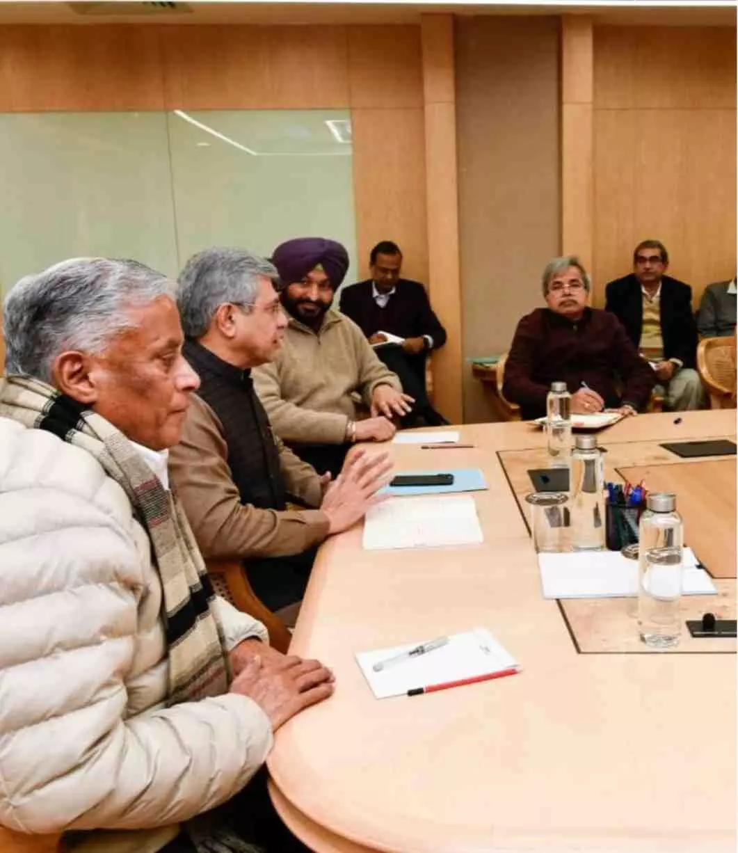 नई दिल्ली: भारतीय रेलवे में बड़े बदलाव की तैयारी, रेल मंत्री अश्विनी वैष्णव ने 52 सप्ताह-52 सुधार के संकल्प के साथ शुरू किया मिशन 2026 नई दिल्ली: भारतीय रेलवे में बड़े बदलाव की तैयारी, रेल मंत्री अश्विनी वैष्णव ने 52 सप्ताह-52 सुधार के संकल्प के साथ शुरू किया मिशन 2026