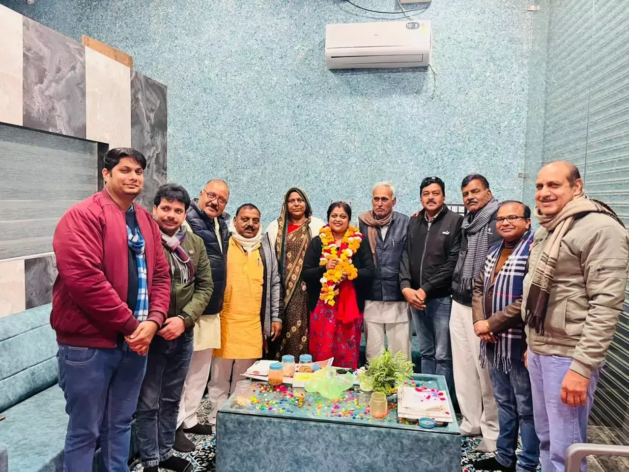 Former district chief Sarika Singh Chauhans birthday was celebrated with service pledge Former district chief Sarika Singh Chauhans birthday was celebrated with service pledge