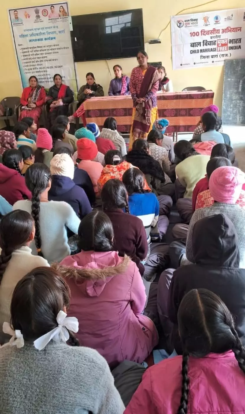 A child marriage-free village panchayat program was organized in Kishanganj, where girls pledged to have a strong future. A child marriage-free village panchayat program was organized in Kishanganj, where girls pledged to have a strong future.