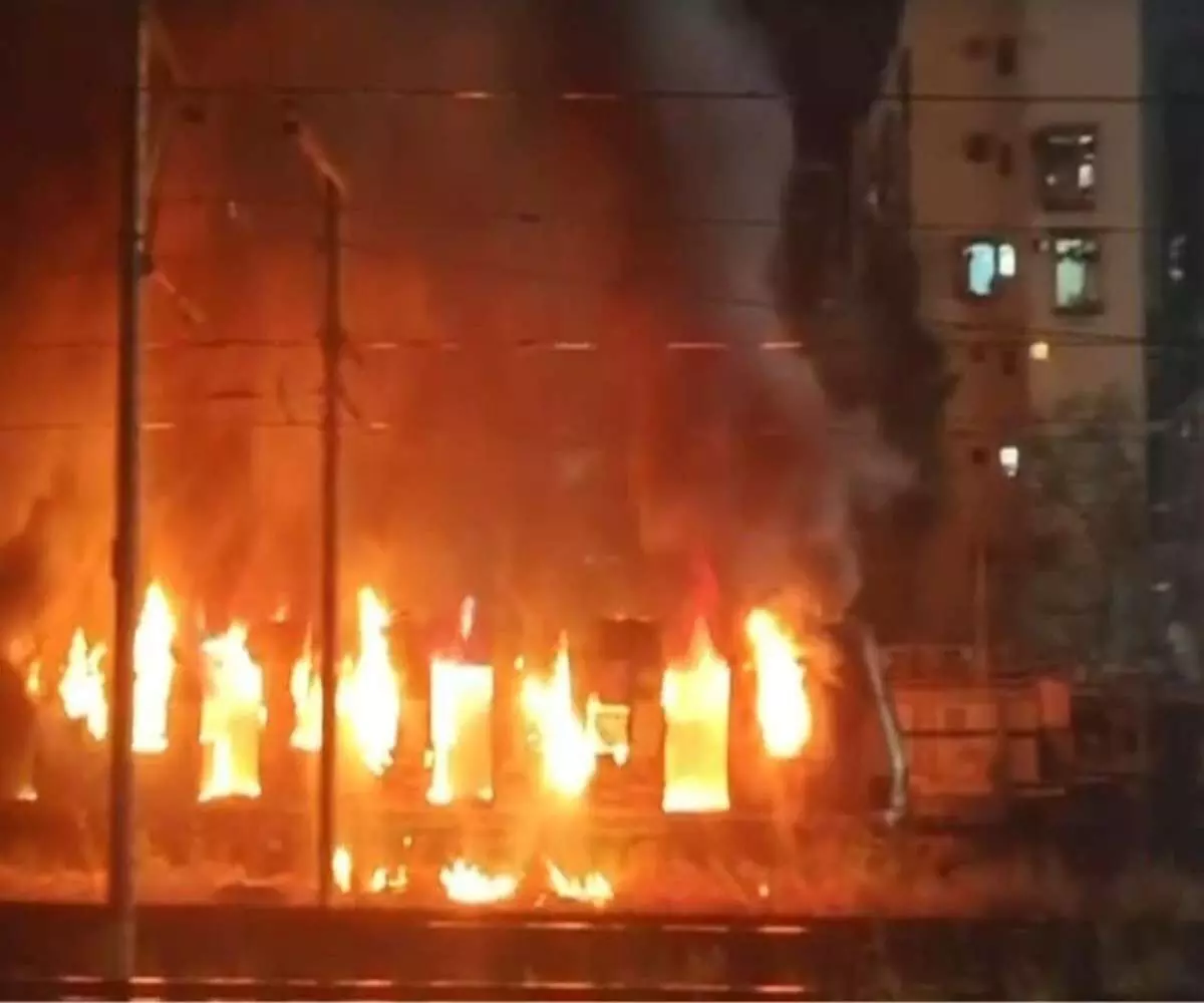 The Burning Train! A massive fire in a Mumbai local train The Burning Train! A massive fire in a Mumbai local train