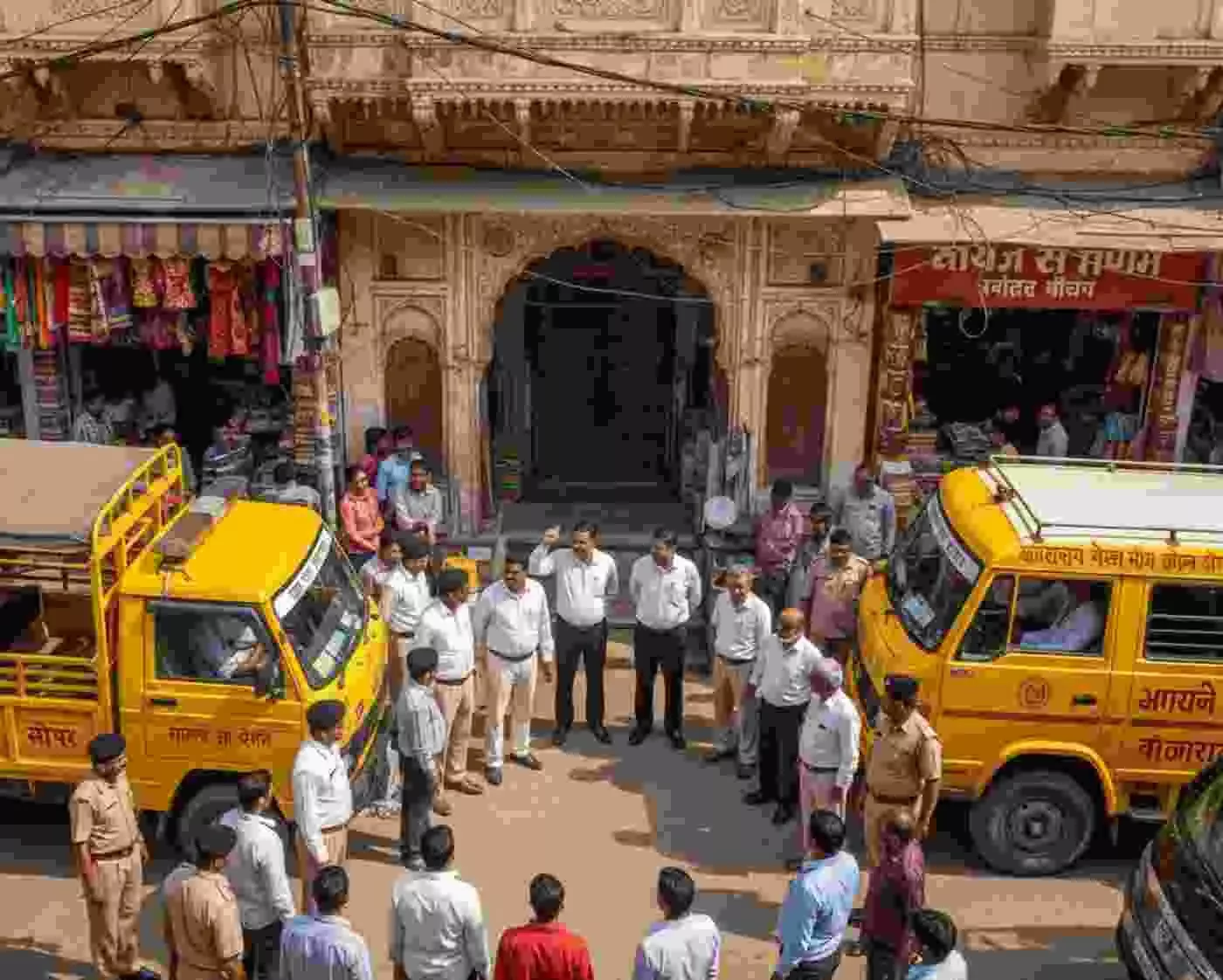 जयपुर में अवैध निर्माण पर नगर निगम का पीला पंजा: किशनपोल जोन में दो बड़ी इमारतें सीज जयपुर में अवैध निर्माण पर नगर निगम का पीला पंजा: किशनपोल जोन में दो बड़ी इमारतें सीज