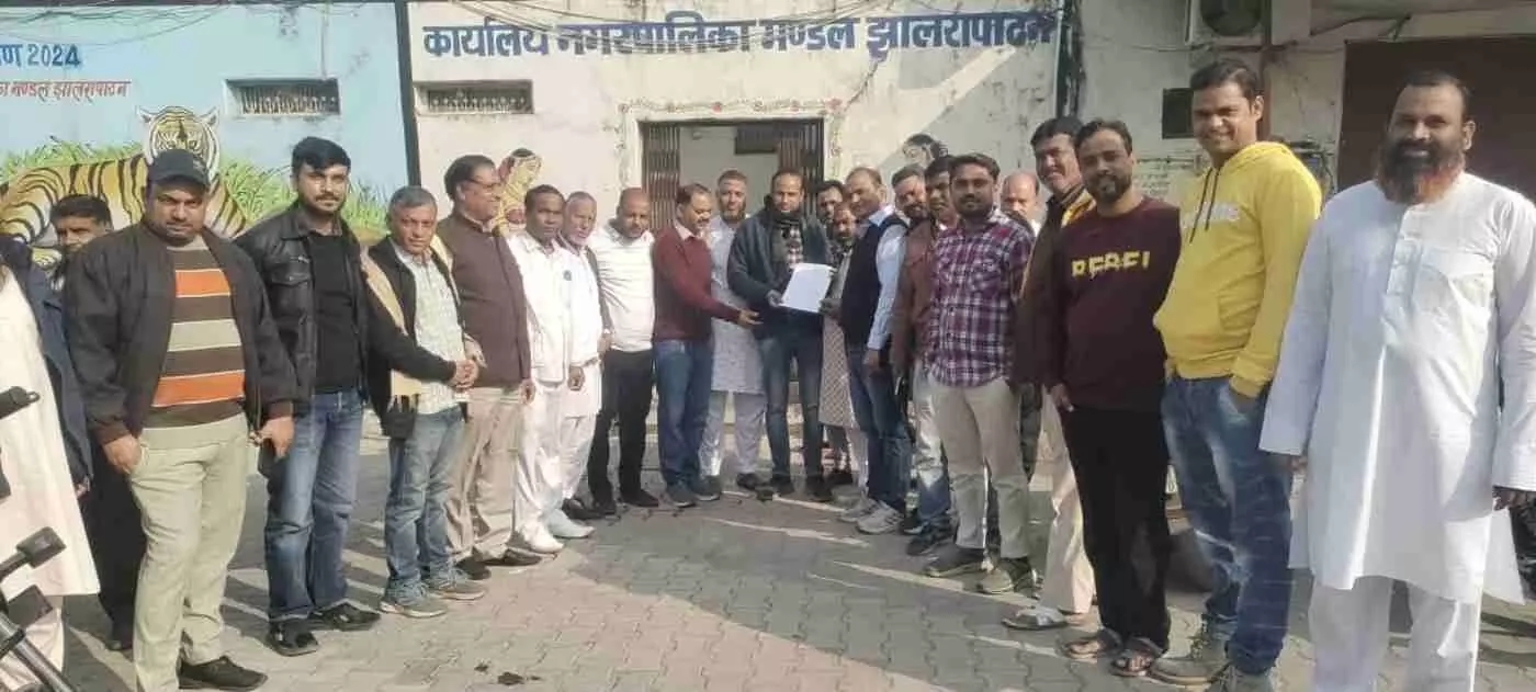 झालरापाटन: बदहाल सफाई और आवारा सांडों के आतंक पर फूटा कांग्रेस का गुस्सा, नगर पालिका को दी उग्र आंदोलन की चेतावनी