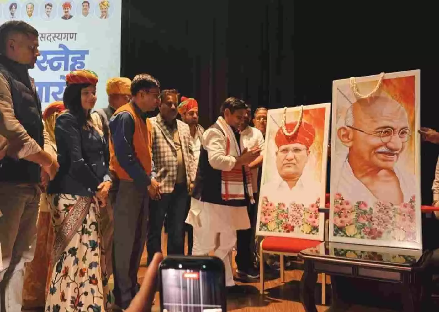 जयपुर: प्रदेश कांग्रेस के मंच पर बारां जिला प्रमुख उर्मिला जैन भाया का बढ़ा गौरव, पीसीसी चीफ ने किया सम्मानित जयपुर: प्रदेश कांग्रेस के मंच पर बारां जिला प्रमुख उर्मिला जैन भाया का बढ़ा गौरव, पीसीसी चीफ ने किया सम्मानित