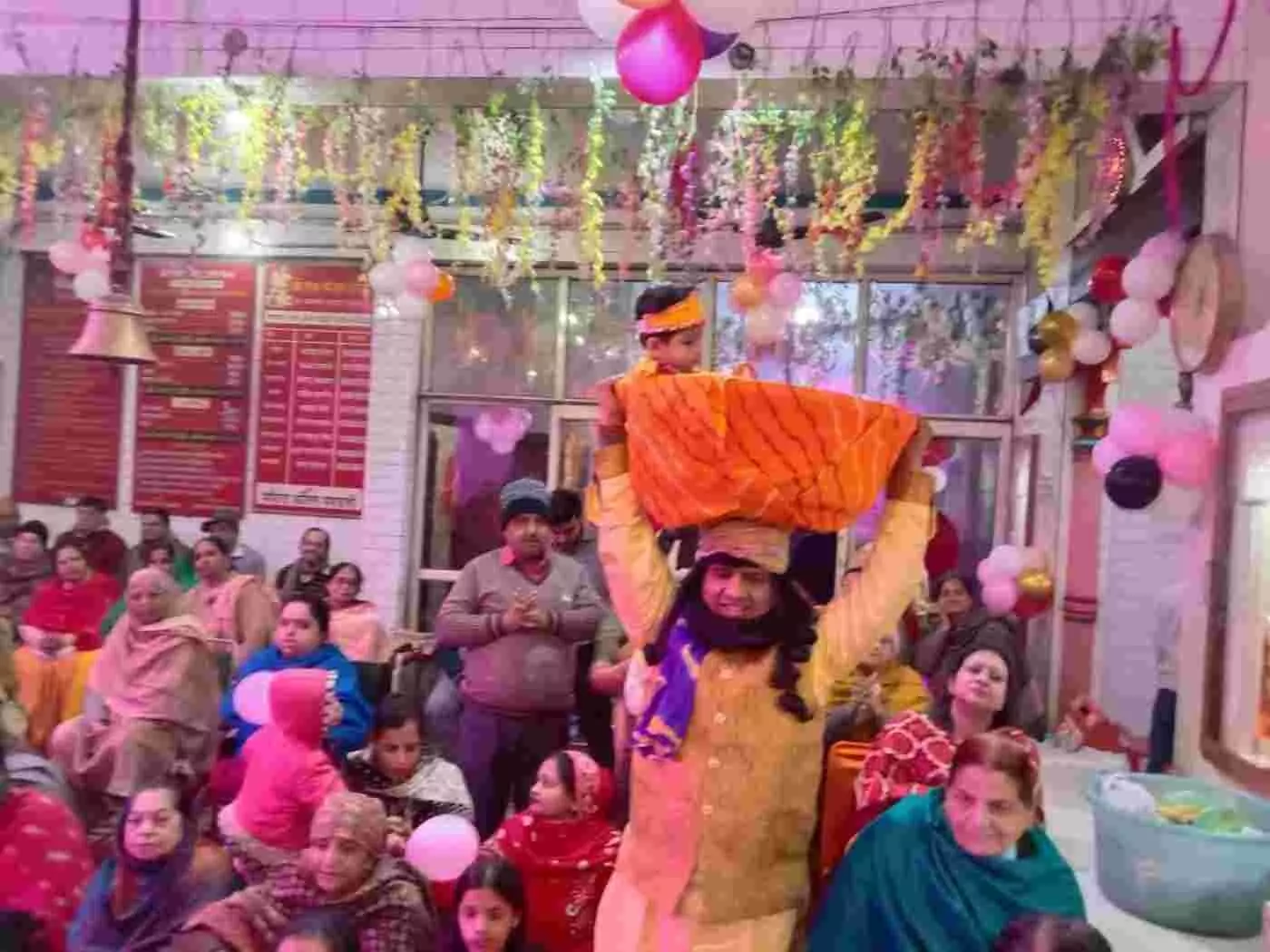 बयाना: श्रीकृष्ण जन्मोत्सव की कथा में उमड़ा श्रद्धा का सैलाब, ‘नंद के आनंद भये’ के जयकारों से गुंजायमान हुआ पांडाल बयाना: श्रीकृष्ण जन्मोत्सव की कथा में उमड़ा श्रद्धा का सैलाब, ‘नंद के आनंद भये’ के जयकारों से गुंजायमान हुआ पांडाल