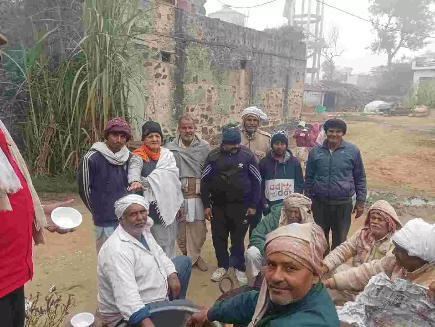 भुसावर: पथेना में श्रद्धा का सैलाब, एक क्विंटल दाल के पौषबड़ों से महका ठाकुर जी का दरबार भुसावर: पथेना में श्रद्धा का सैलाब, एक क्विंटल दाल के पौषबड़ों से महका ठाकुर जी का दरबार